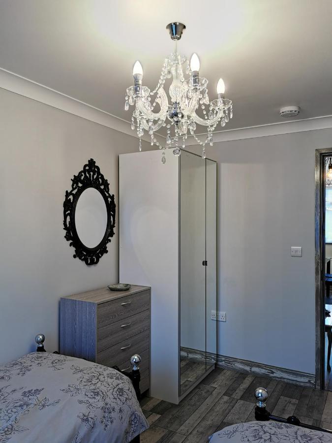Palaz 2 - 2 Bedroom Flat Edmonton Exterior foto